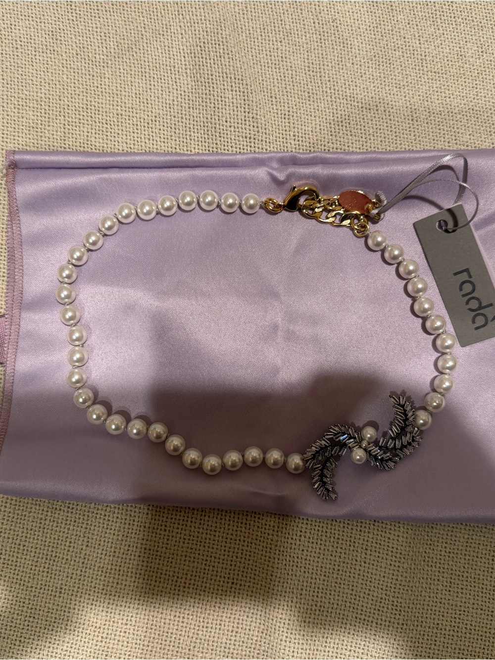Rada White Pearl Necklace with Silver Leaf Crystal Accent